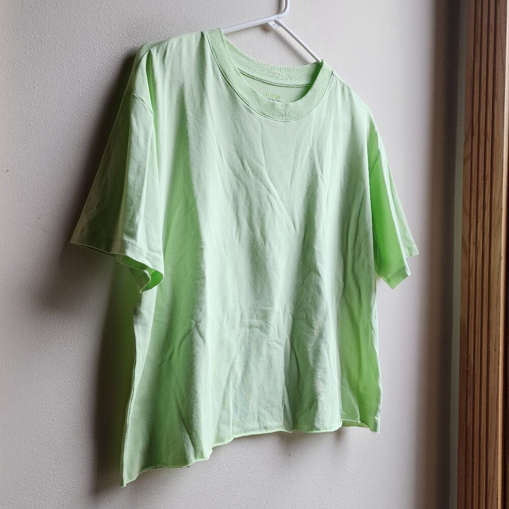 Tek Gear Neon Green Cropped Scoop Neck T-Shirt Size Medium